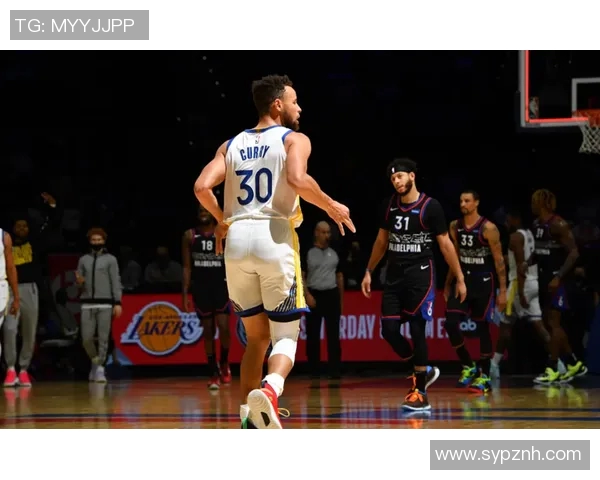 76人对阵篮网库里表现抢眼带领球队争夺季后赛席位