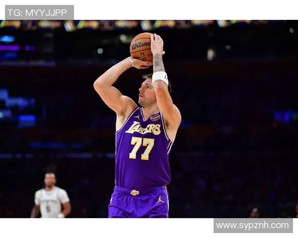 湖人对决雄鹿精彩赛事回顾与球员表现分析