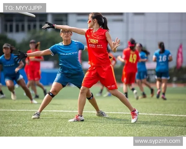 重庆飞盘队与南京飞盘队赛后复盘探讨团队协作的成功与不足